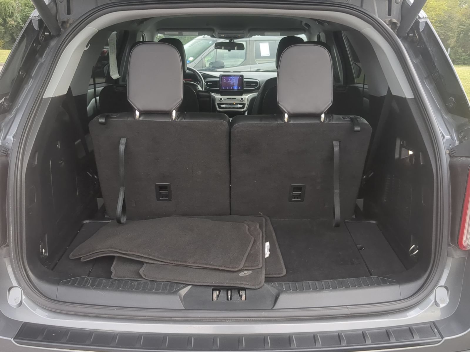Certified 2022 Ford Explorer XLT w/ Equipment Group 202A RWD image 34
