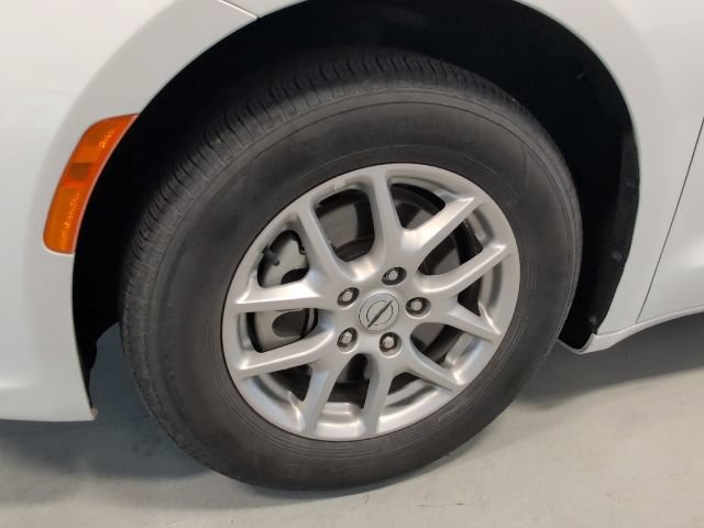Used 2025 Chrysler Pacifica Select FWD image 9