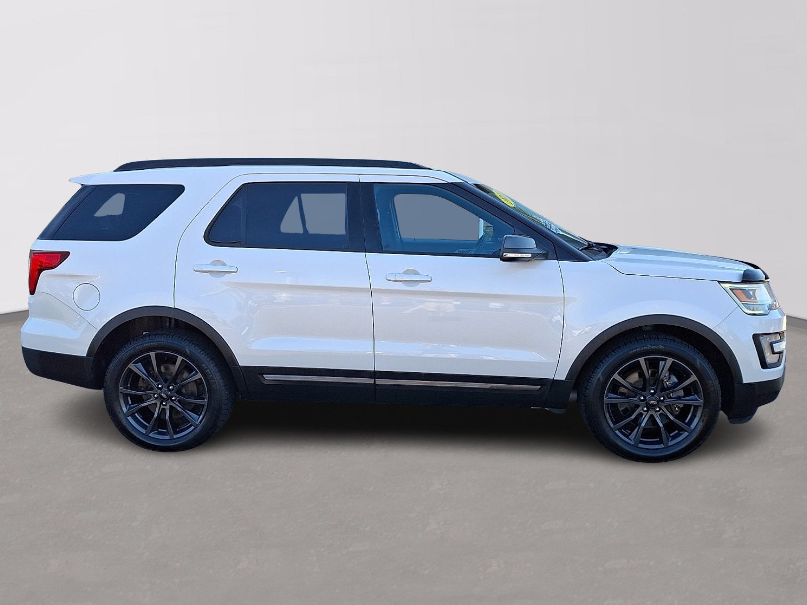 Certified 2017 Ford Explorer XLT w/ Equipment Group 202A AWD/4WD image 7