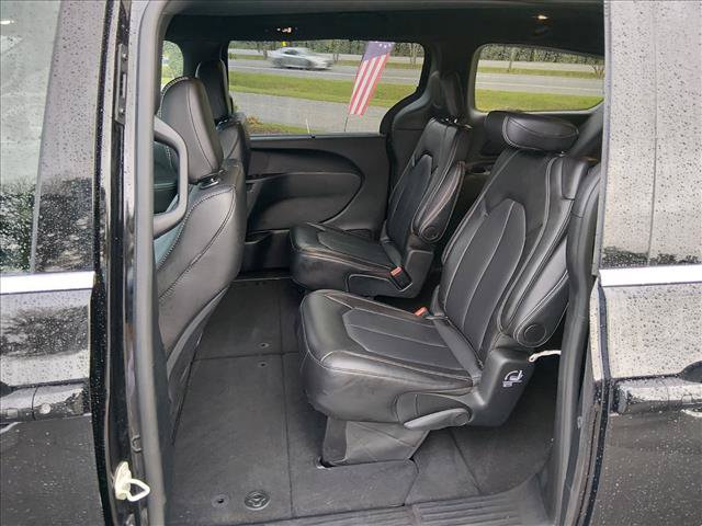 Used 2025 Chrysler Pacifica Select FWD image 13
