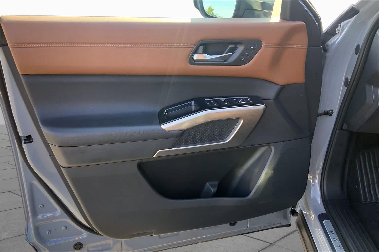 Used 2023 Nissan Pathfinder Platinum AWD/4WD image 21