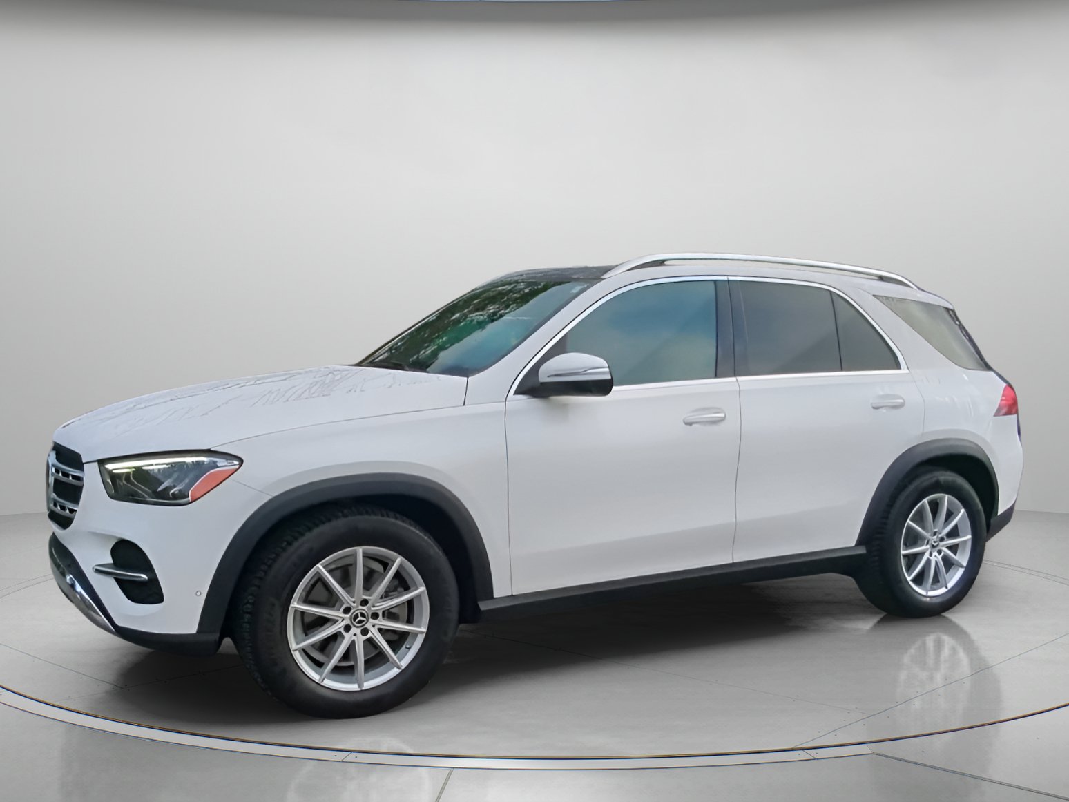 Used 2025 Mercedes-Benz GLE 350 4MATIC w/ Driver Assistance Package image 14