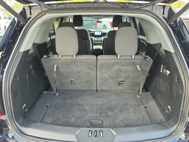 Certified 2023 Ford Explorer XLT RWD image 9