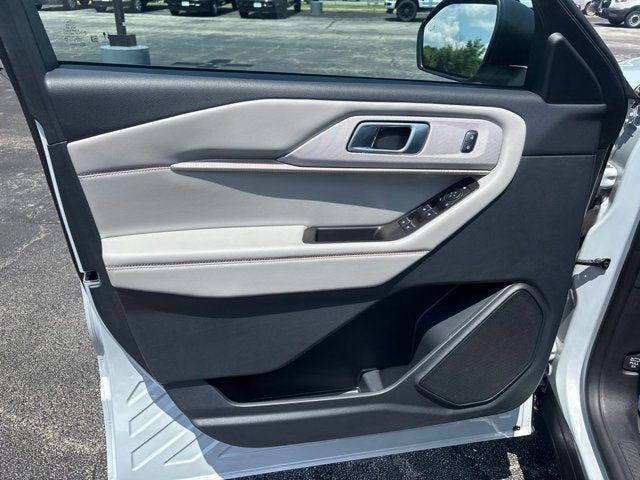 Certified 2025 Ford Explorer Active AWD/4WD image 13
