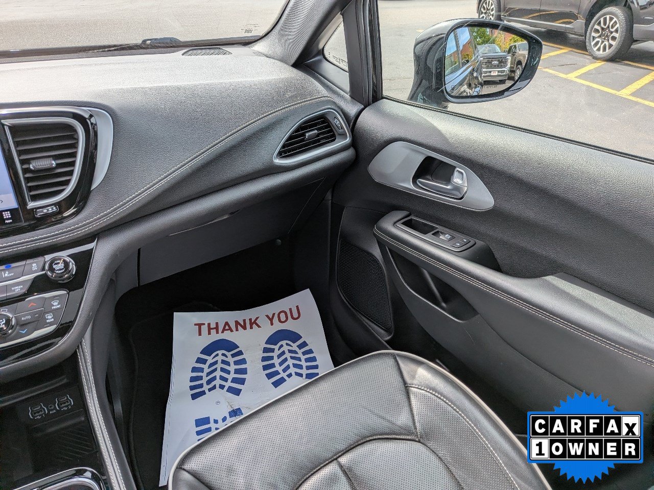 Used 2025 Chrysler Pacifica Limited FWD image 19