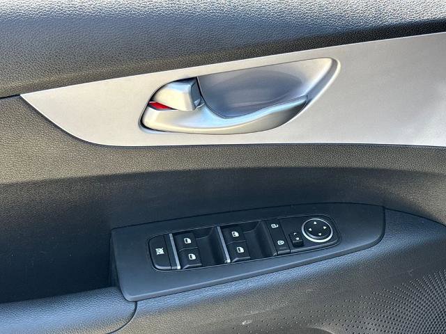 Used 2024 Kia Forte LXS FWD image 17