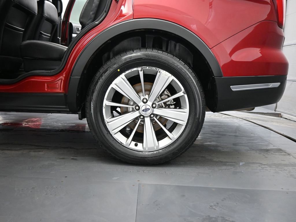 Certified 2018 Ford Explorer Limited w/ Ford Safe & Smart Package image 59