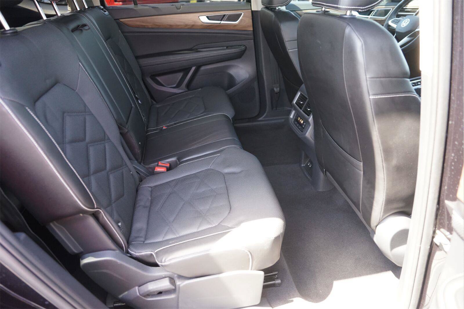 Used 2024 Volkswagen Atlas SE FWD image 15