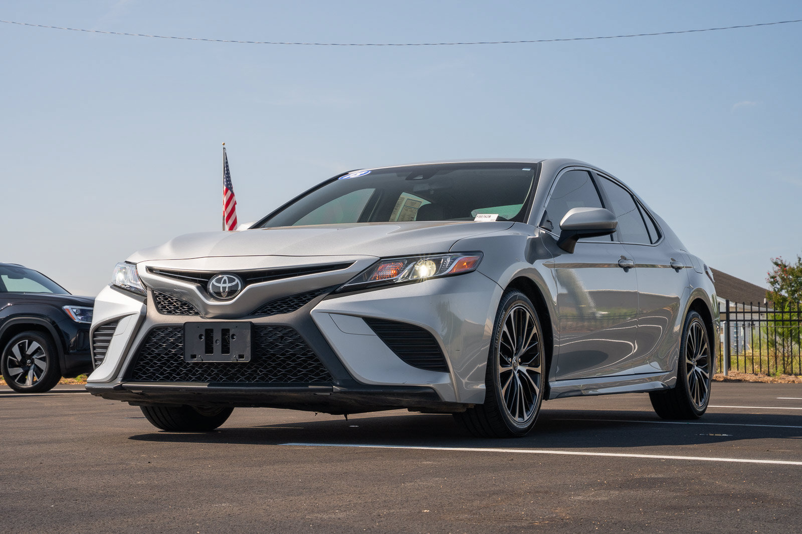 Used 2018 Toyota Camry SE FWD image 3