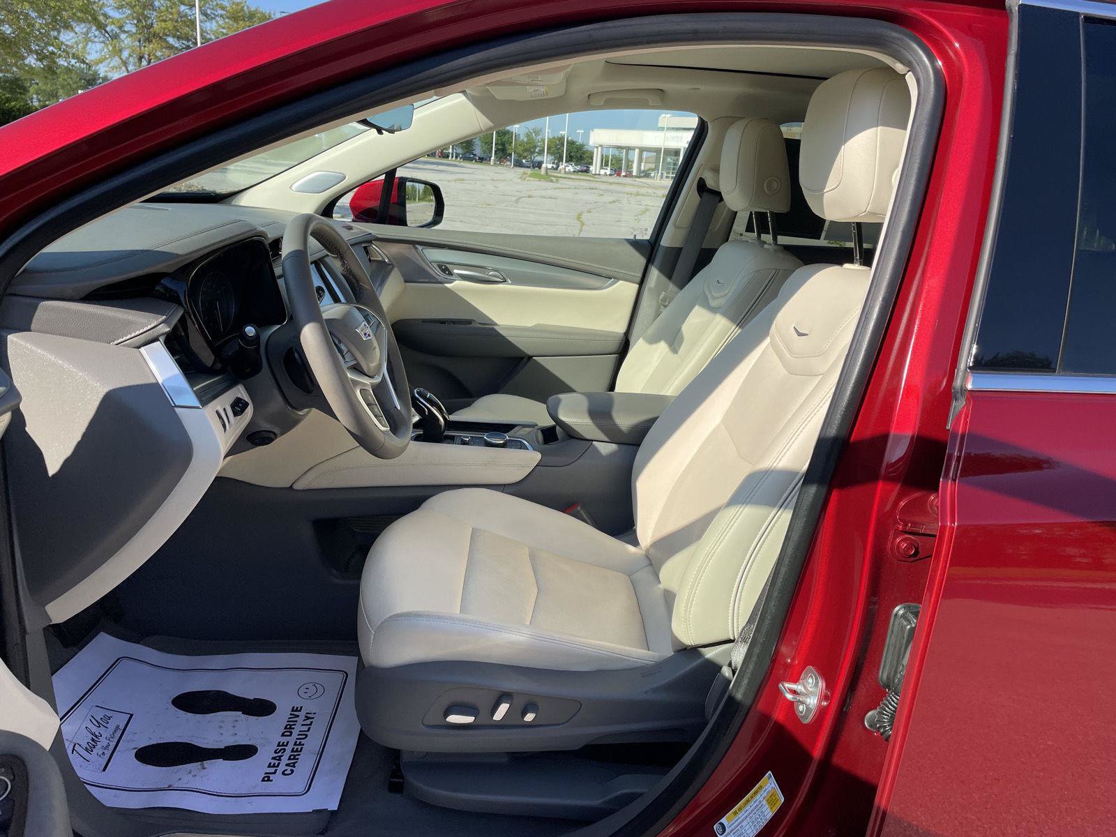Used 2025 Cadillac XT5 Premium Luxury w/ Technology Package AWD/4WD image 17