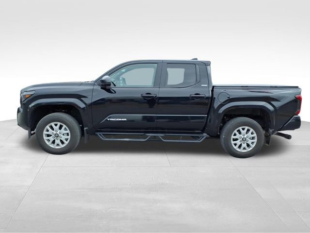 Used 2024 Toyota Tacoma SR5 AWD/4WD image 3