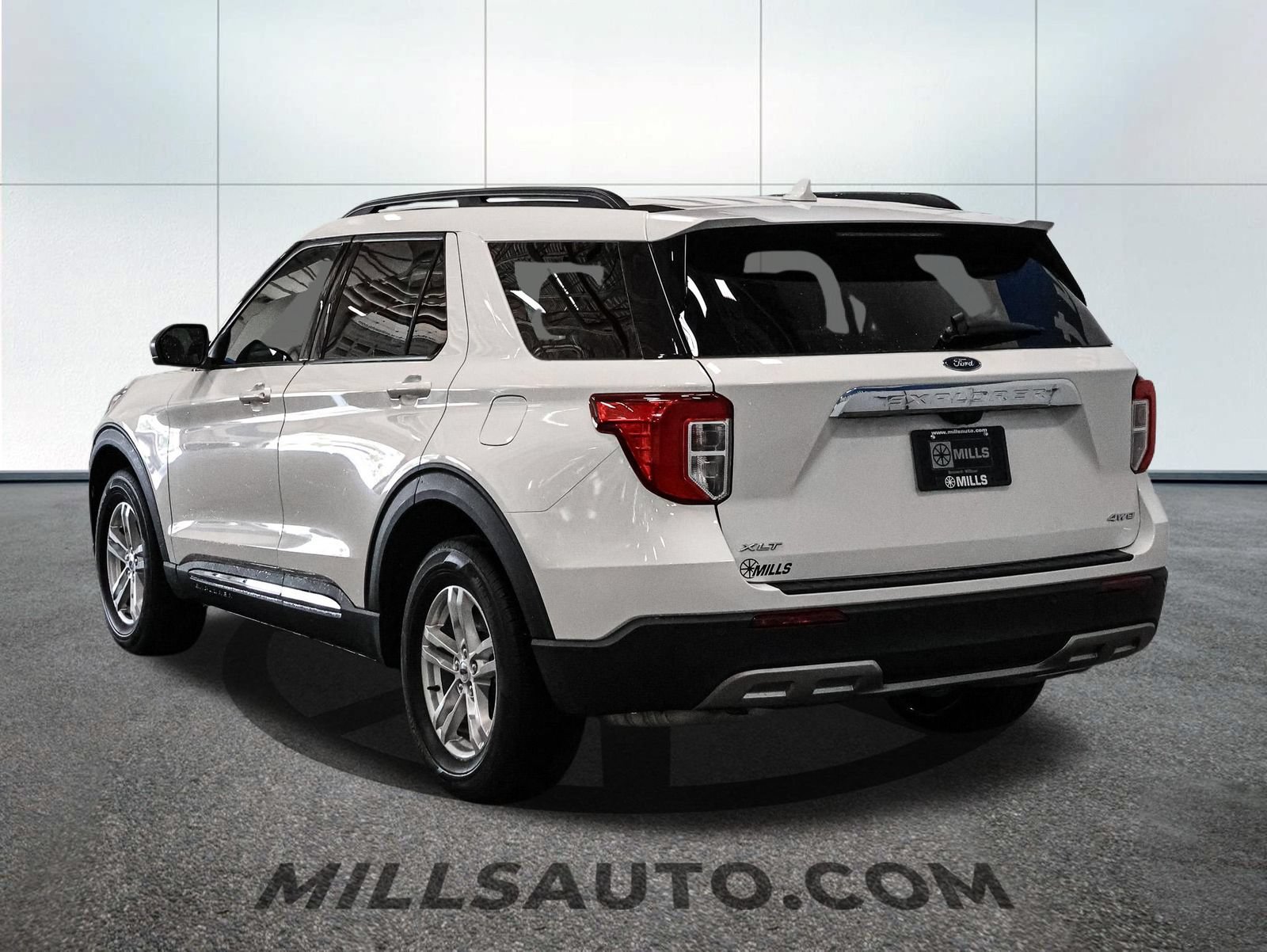 Certified 2023 Ford Explorer XLT w/ Equipment Group 202A AWD/4WD image 5