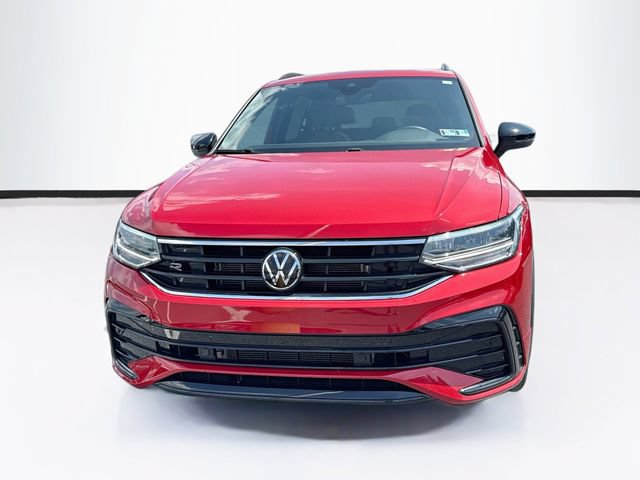 Used 2024 Volkswagen Tiguan SE R-Line AWD/4WD image 3