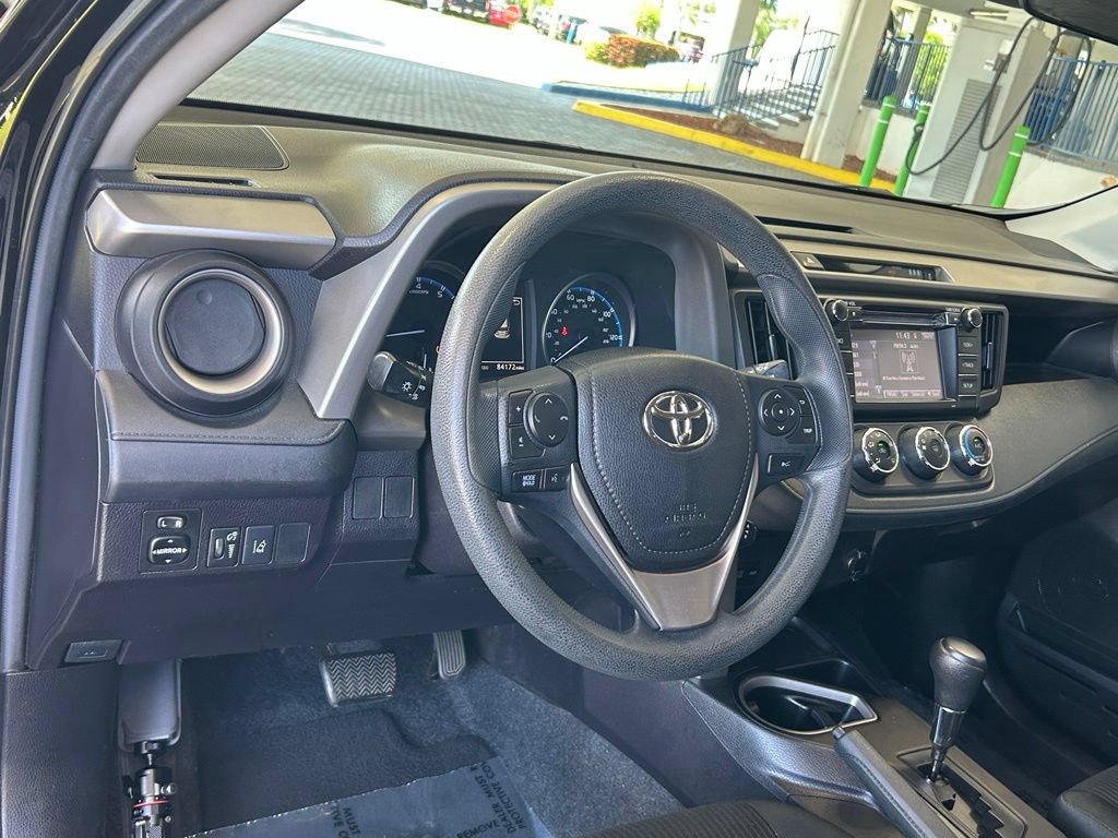 Used 2018 Toyota RAV4 LE FWD image 32
