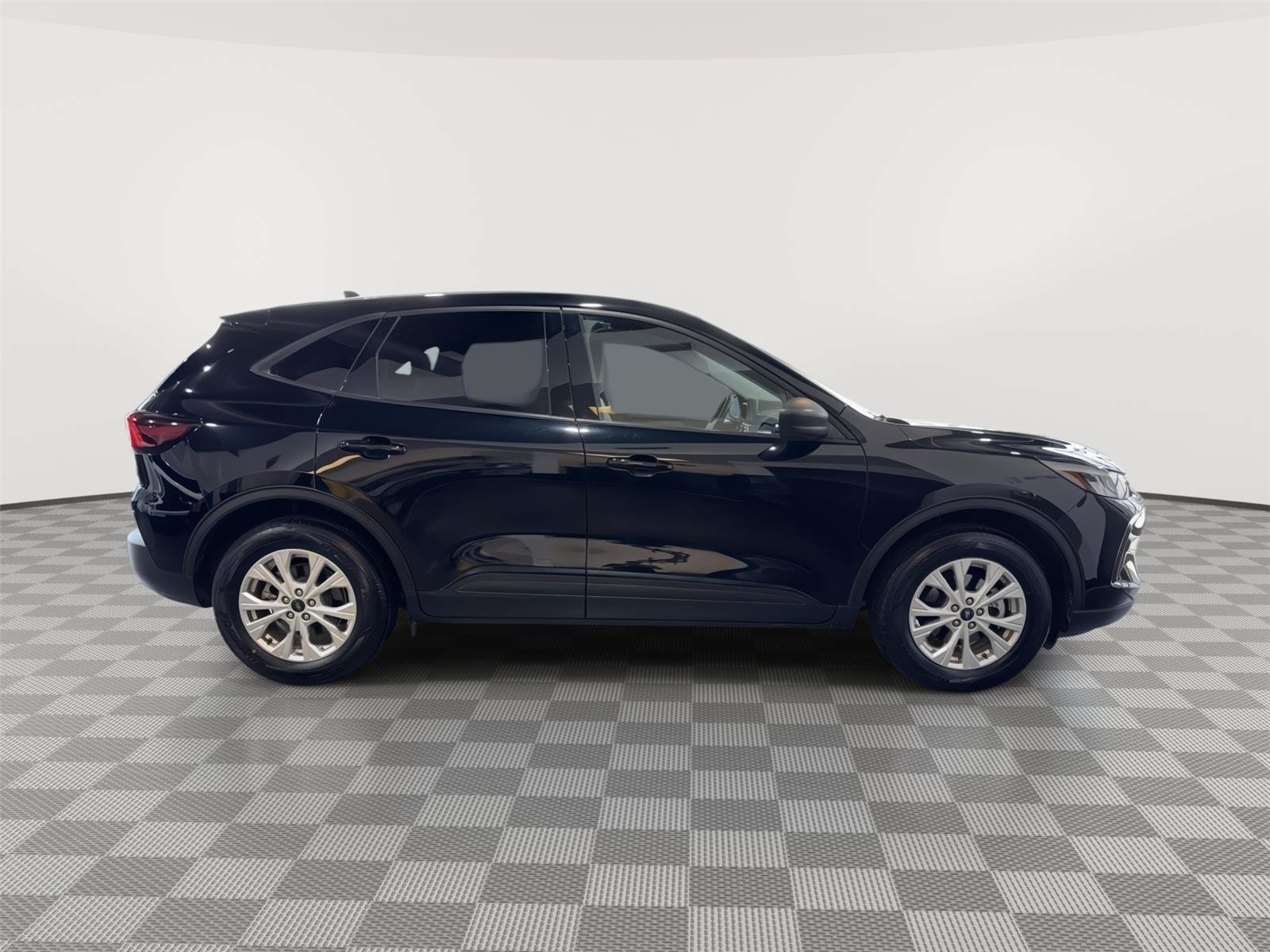 Certified 2025 Ford Escape Active w/ Cold Weather Package FWD image 6