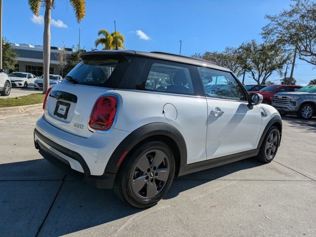 Used 2024 MINI Cooper 2-Door Hardtop image 4