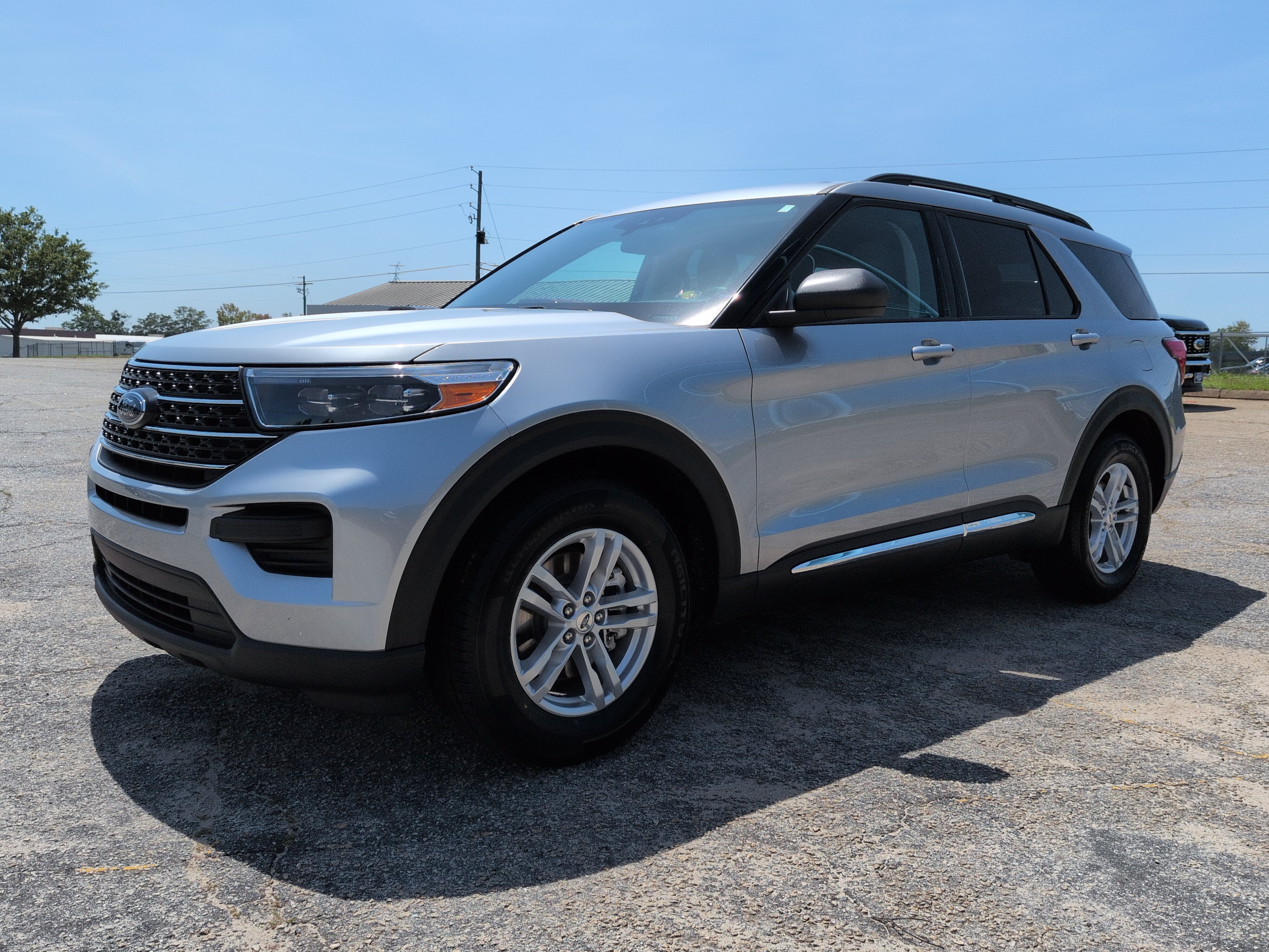 Certified 2023 Ford Explorer XLT RWD image 6