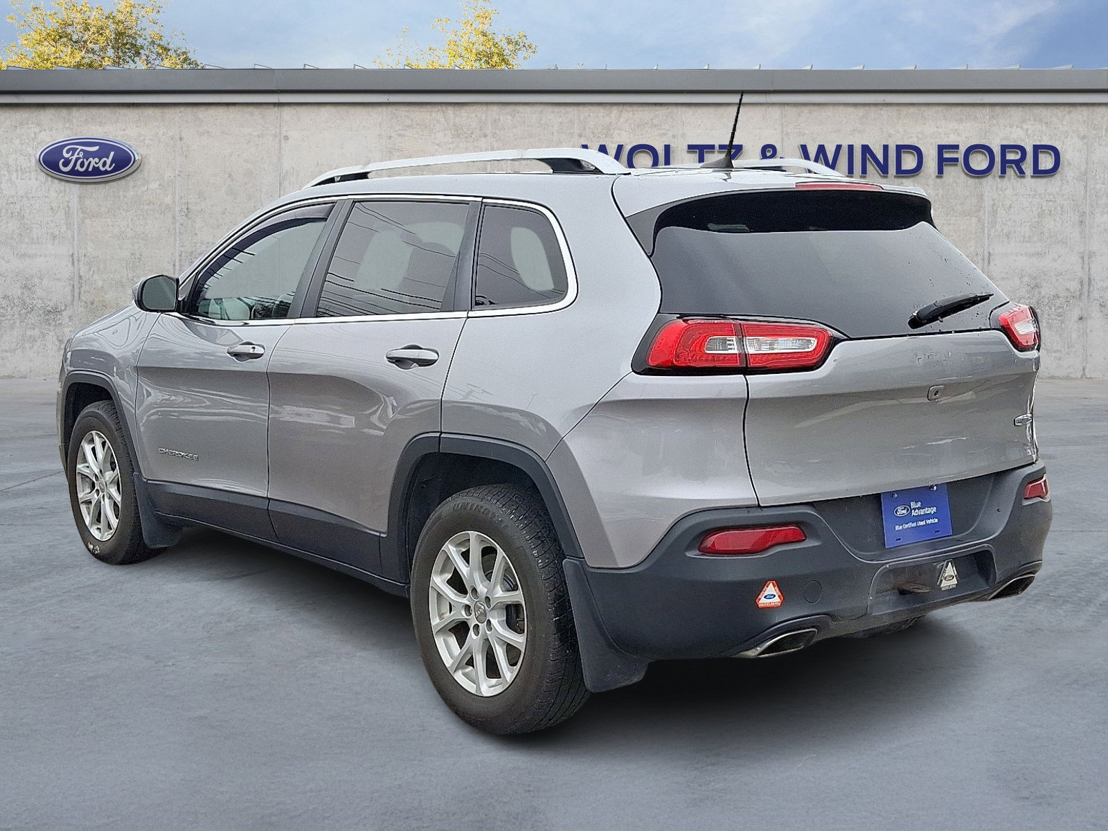 Used 2017 Jeep Cherokee Latitude w/ Cold Weather Group image 4