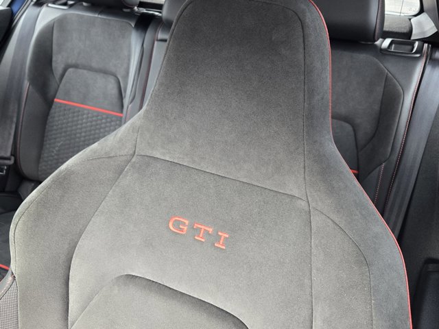 Used 2026 Volkswagen GTI SE FWD image 22