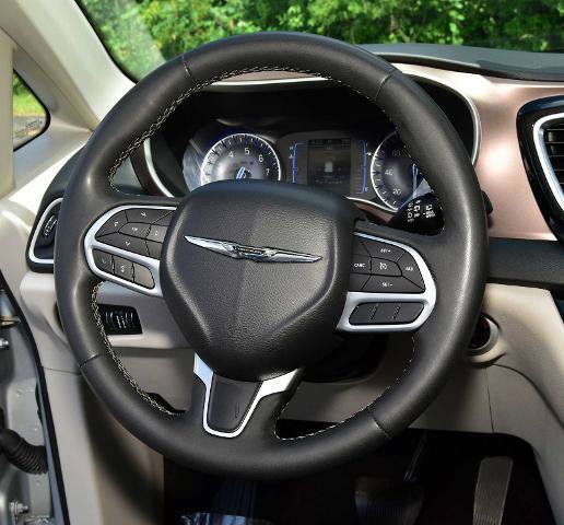 Used 2022 Chrysler Voyager LX FWD image 15