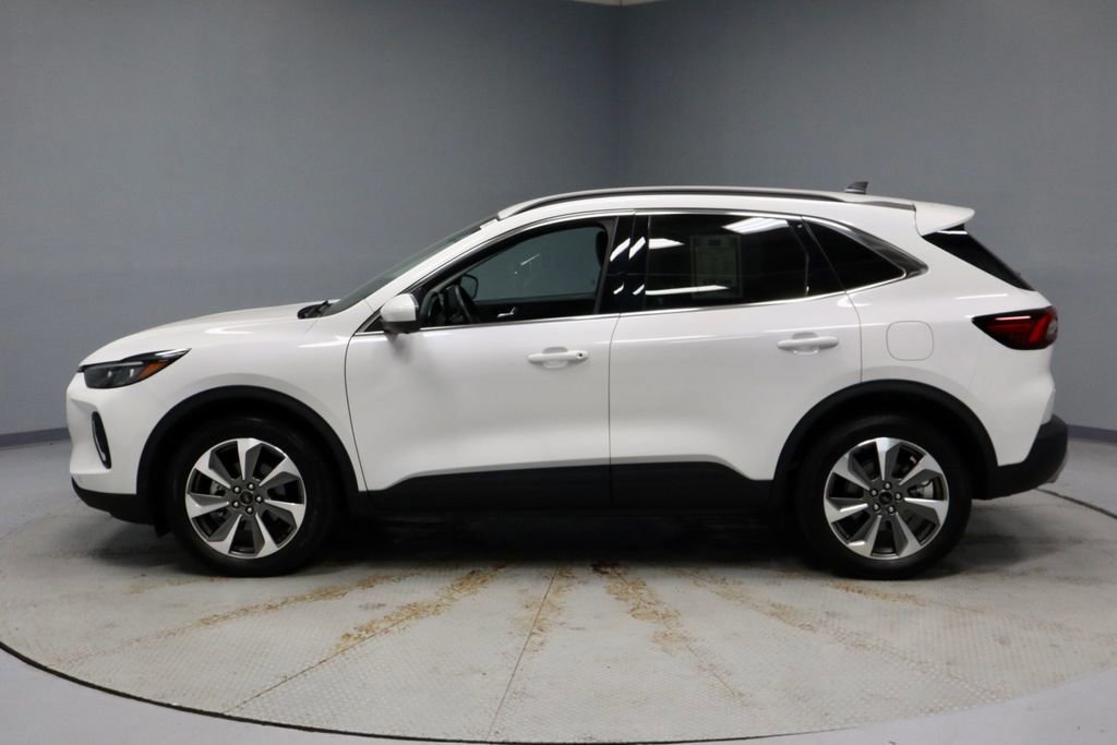 Certified 2023 Ford Escape Platinum AWD/4WD image 2