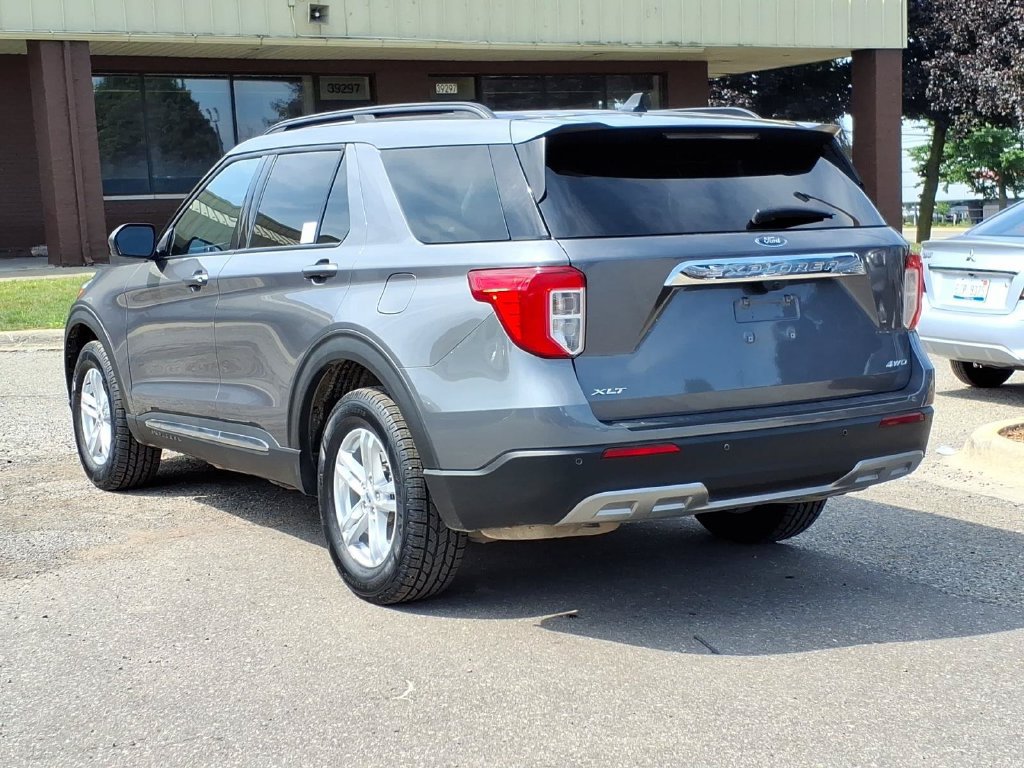 Certified 2023 Ford Explorer XLT w/ Equipment Group 202A AWD/4WD image 3