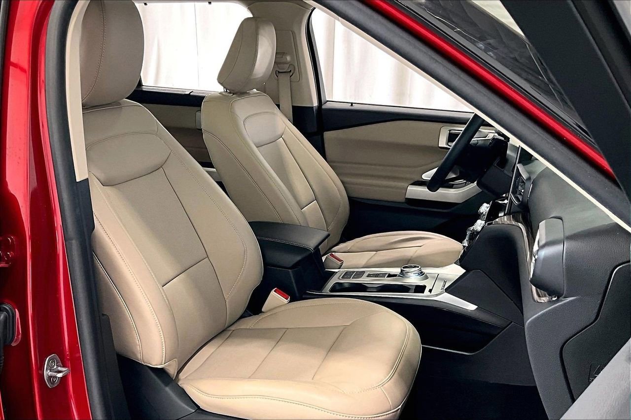 Certified 2024 Ford Explorer Limited w/ Limited Technology Package image 10