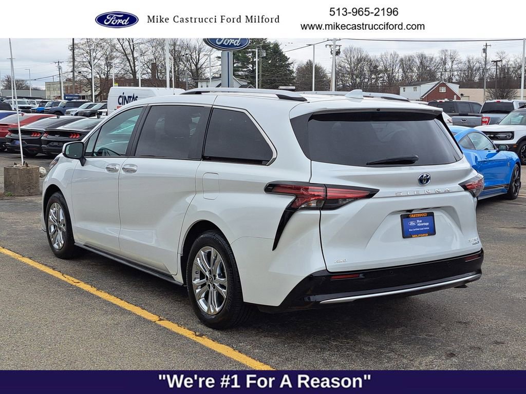 Used 2024 Toyota Sienna Platinum image 5