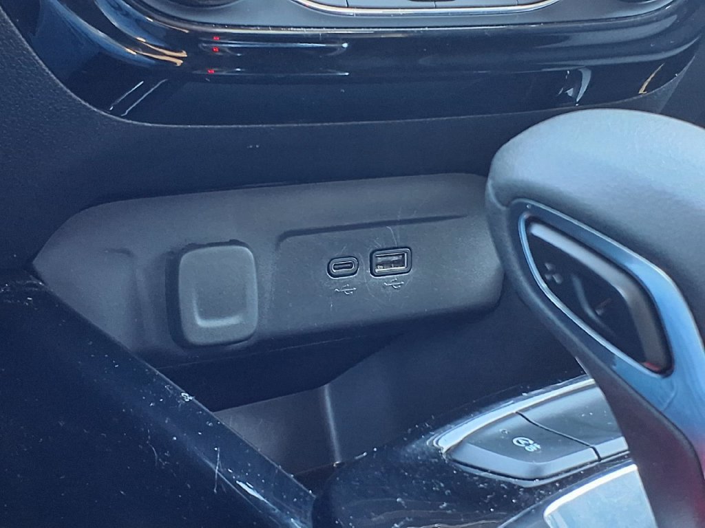 Used 2025 Chevrolet Trax LT FWD image 22