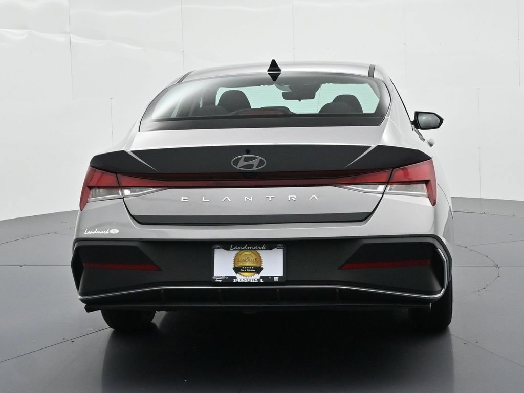 Used 2024 Hyundai Elantra SEL FWD image 7