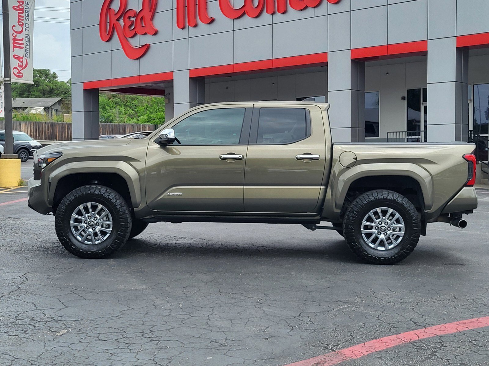 Used 2024 Toyota Tacoma Limited w/ Limited Package (LT) image 6