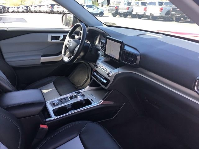 Certified 2022 Ford Explorer XLT w/ Equipment Group 202A AWD/4WD image 11
