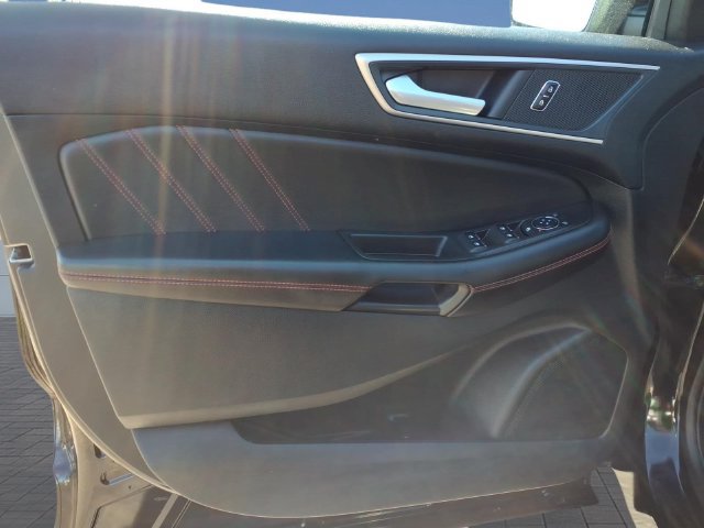 Certified 2024 Ford Edge ST-Line AWD/4WD image 16
