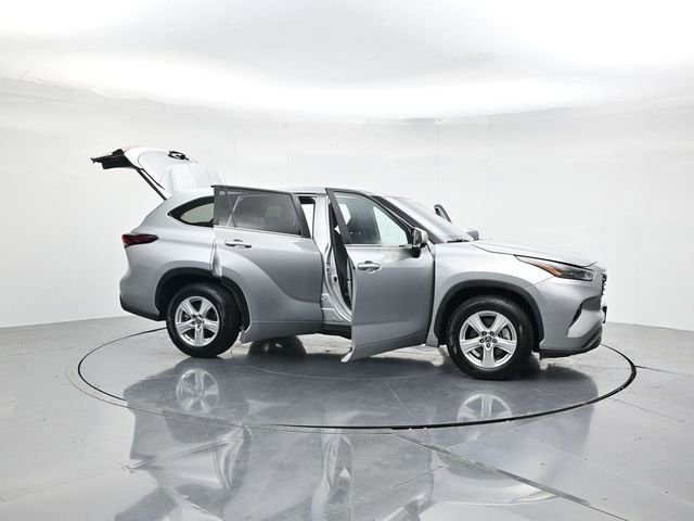 Used 2024 Toyota Highlander LE image 51