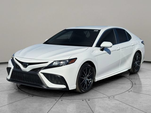 Used 2023 Toyota Camry SE FWD image 3