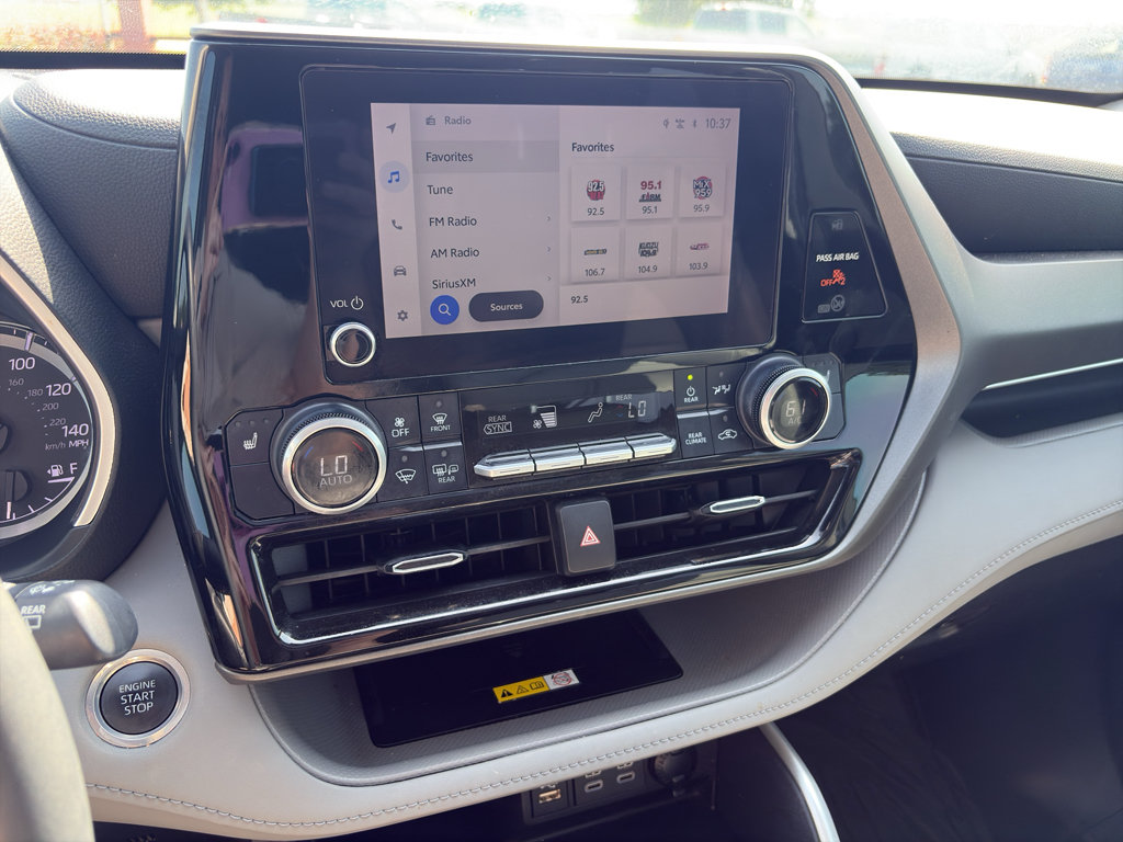 Used 2024 Toyota Highlander XLE FWD image 23