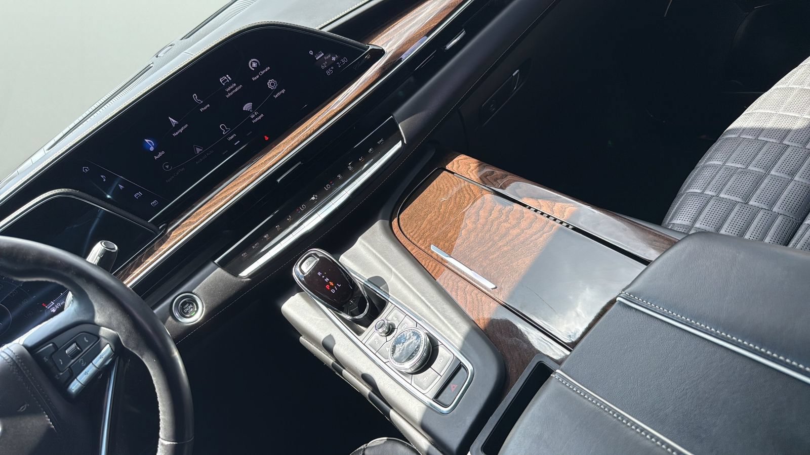Used 2022 Cadillac Escalade Sport Platinum w/ Heavy-Duty Trailer Package AWD/4WD image 20