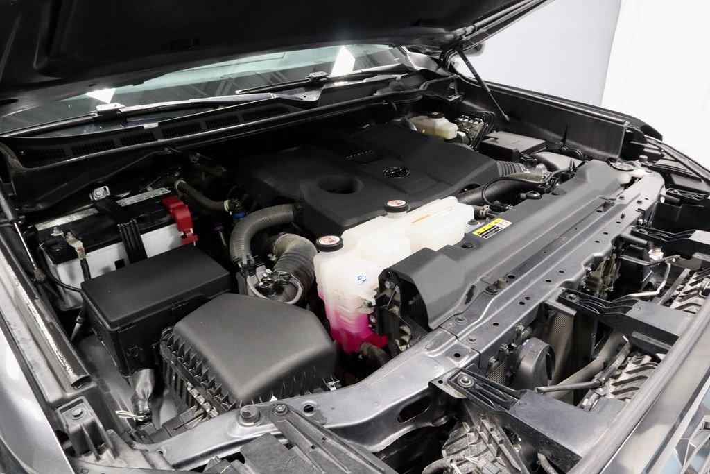 Used 2024 Toyota Tundra Platinum AWD/4WD image 19