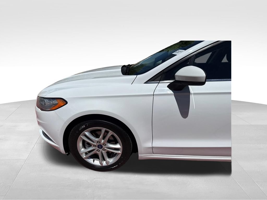 Certified 2018 Ford Fusion SE w/ Fusion SE Technology Package FWD image 35