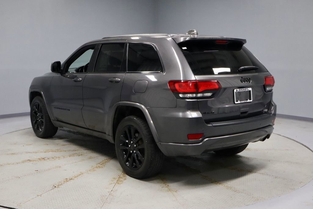 Used 2020 Jeep Grand Cherokee Altitude image 3