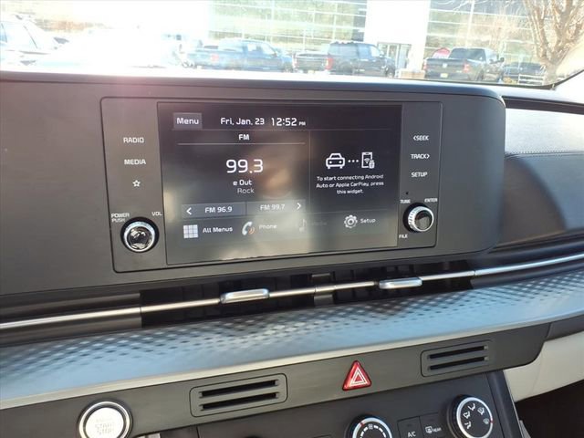 Used 2022 Kia Carnival LX image 27