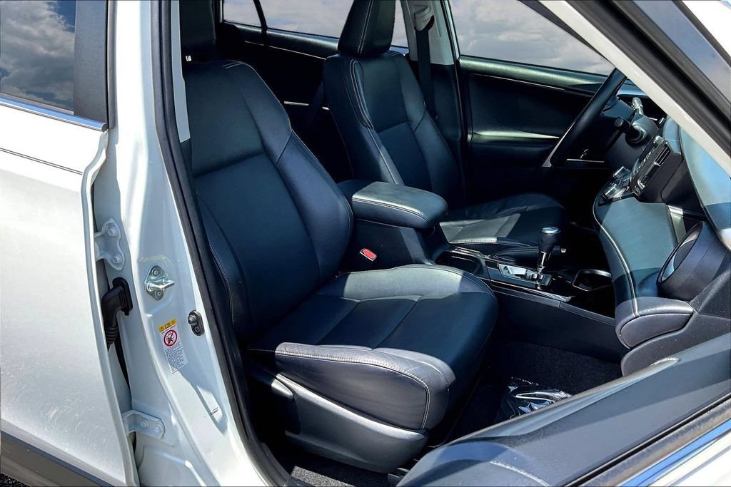 Used 2018 Toyota RAV4 Limited FWD image 31