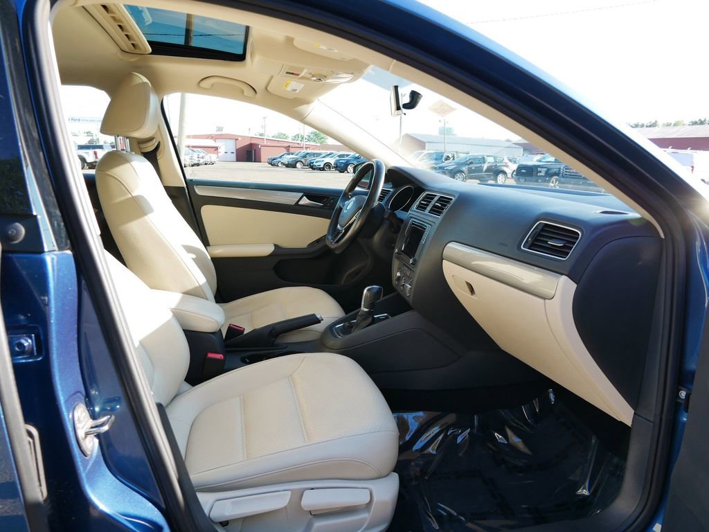 Used 2017 Volkswagen Jetta SE FWD image 8