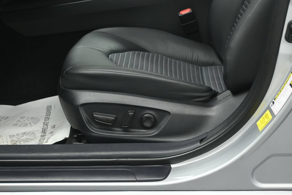 Used 2024 Toyota Camry SE w/ Convenience Package FWD image 9