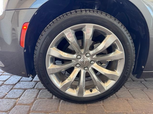 Used 2019 Chrysler 300 Limited RWD image 24