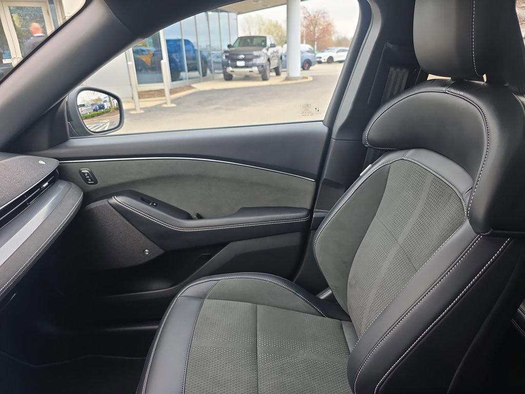 Certified 2025 Ford Mustang Mach-E GT image 34