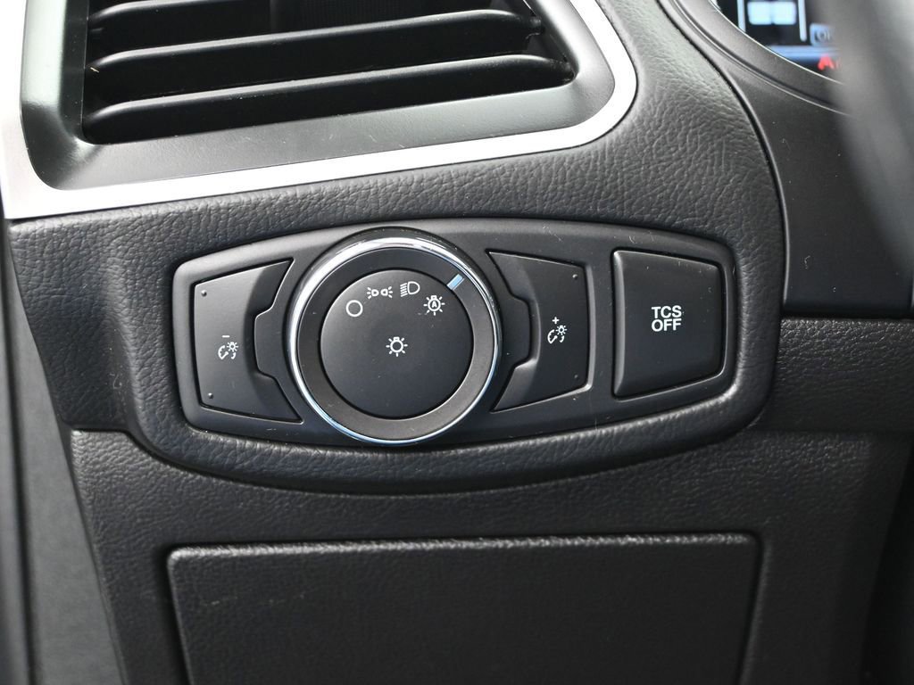 Certified 2022 Ford Edge SE w/ Black Appearance Package image 39