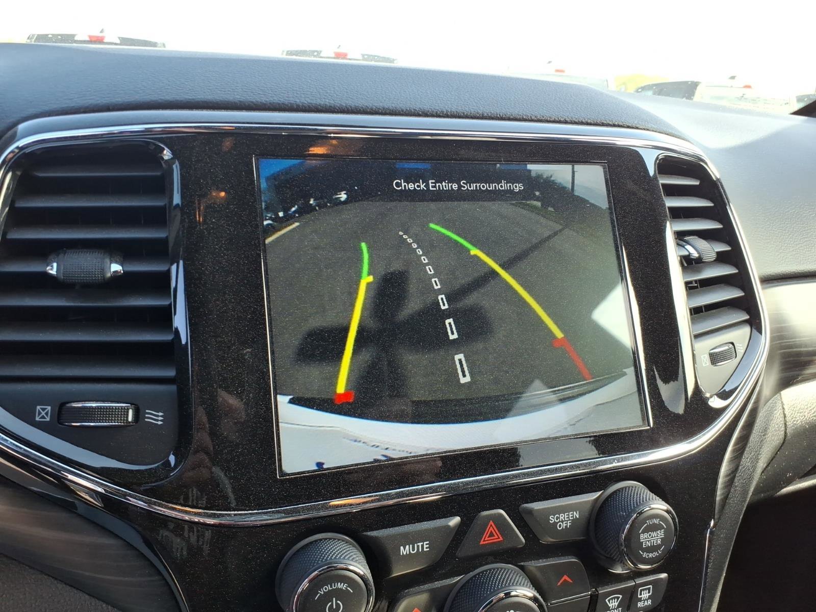 Used 2022 Jeep Grand Cherokee Laredo E RWD image 16