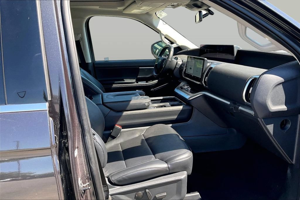 Certified 2025 Ford Expedition Platinum w/ Driver's Package AWD/4WD image 7