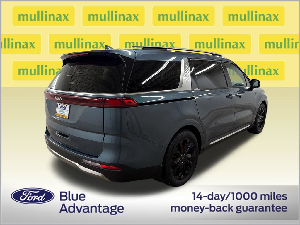 Used 2023 Kia Carnival SX Prestige w/ Paint Protection Package FWD image 3
